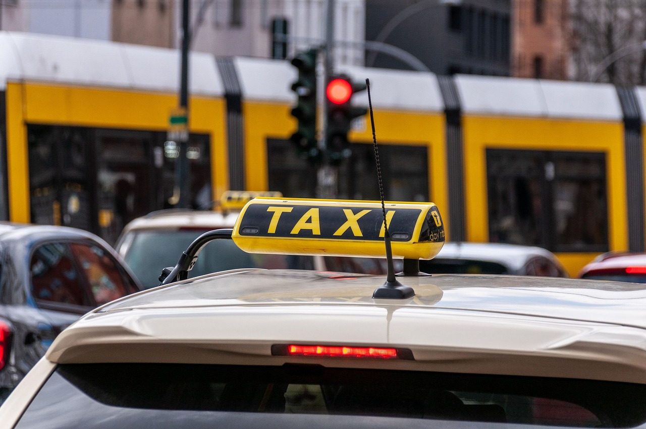 Kurierdienst Worms - Gelbes TAXI-Schild - Schnelle Paketzustellung